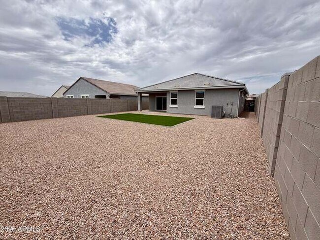 Building Photo - Beautiful 3-bedroom, 2-bath home in Entrada Del Oro (Newer DR Horton Home)!