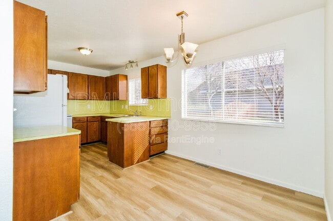 Building Photo - 45 E 400 N