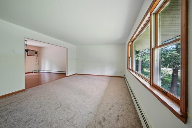 Building Photo - 501 Burlingham Rd