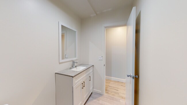 Building Photo - 730 S Serrano Ave