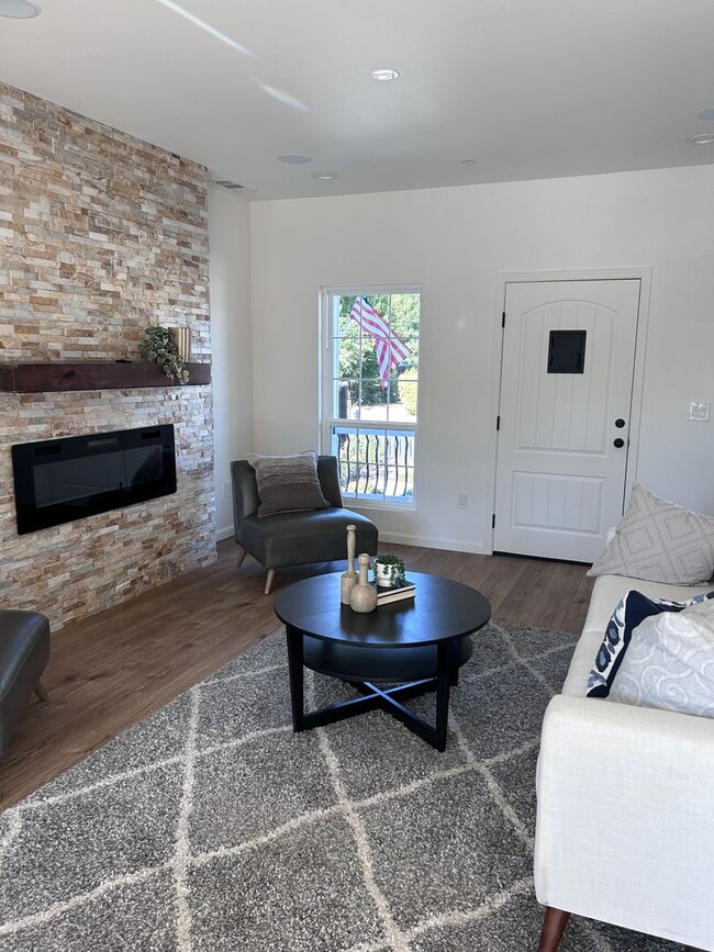 Building Photo - $3295 - 3BR - MOST GORGEOUS HOME IN BRENTWOOD