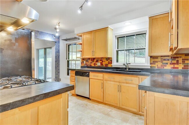 Building Photo - 2300 Rebel Rd