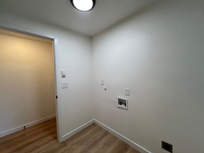 Building Photo - $500.00 OFF Move In Costs Special!