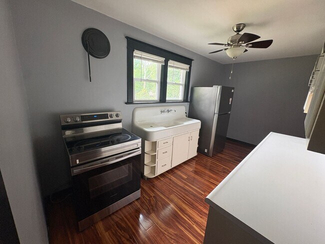 Building Photo - Charming & Updated 3BR Home with Huge Yard & Storage