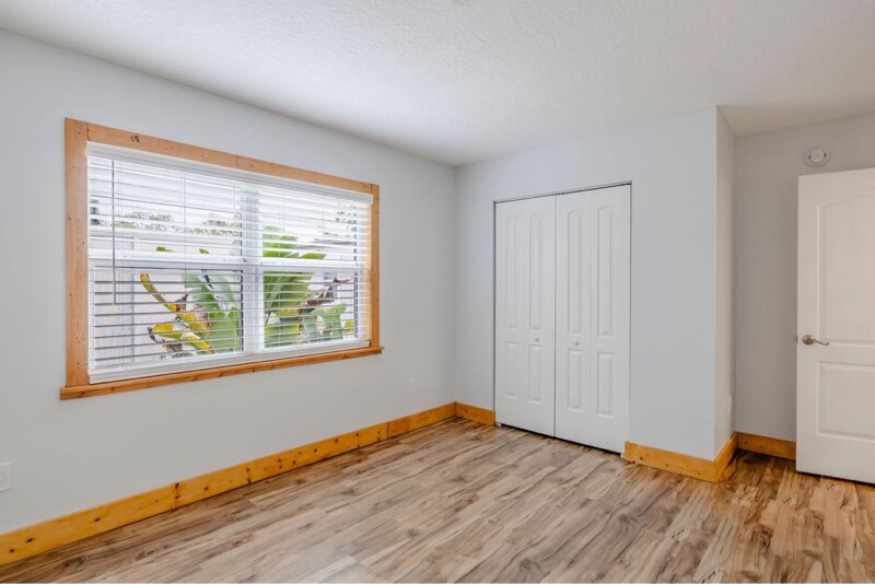 Building Photo - 715 20th St