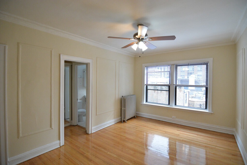 Building Photo - 1023 N Dearborn St