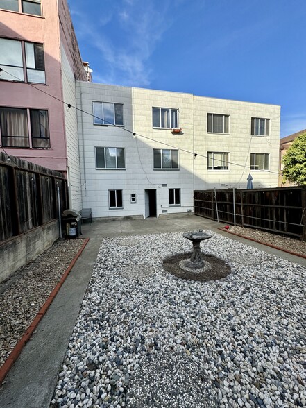 Building Photo - 1683 Union St