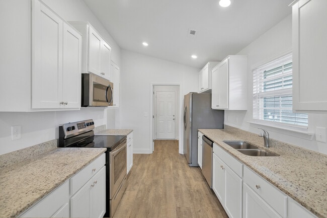 Building Photo - 2452 Belltown Dr SW