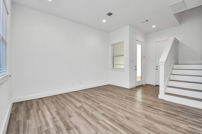 Building Photo - 9020 Laverne Laurel Ln