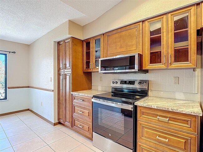 Building Photo - 5066 Woodbine St