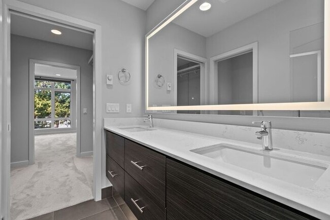 Building Photo - Stunning AIR CONDITIONED Alki Townhome w/ Rooftop Ocean View