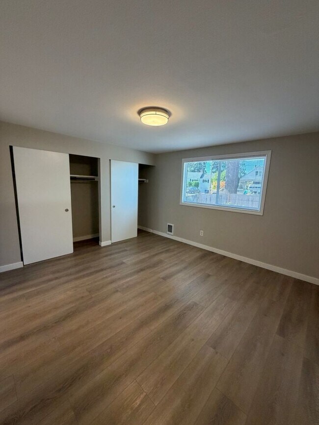 Building Photo - 6518 Elliott Way
