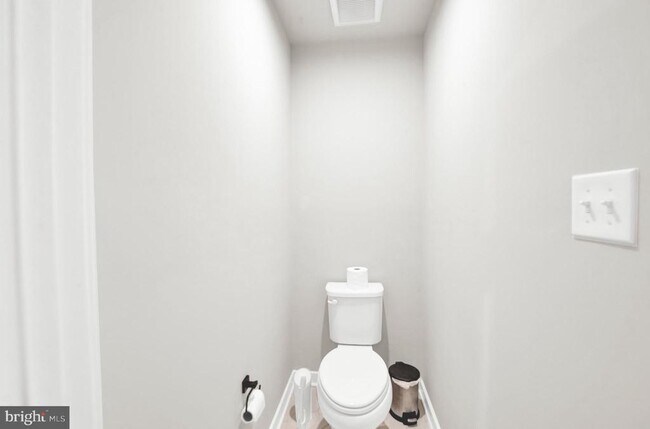 Building Photo - 15 Pratt Ln