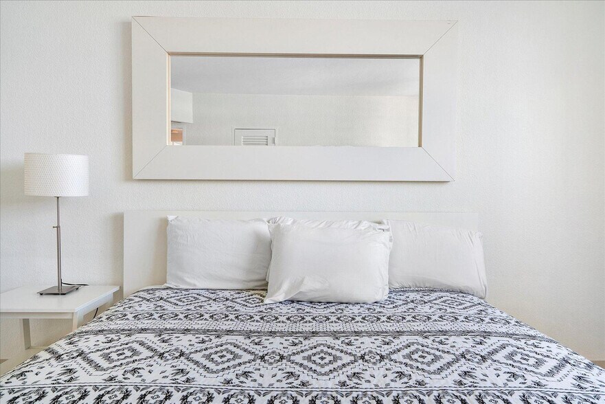 Building Photo - 3901 S Ocean Dr