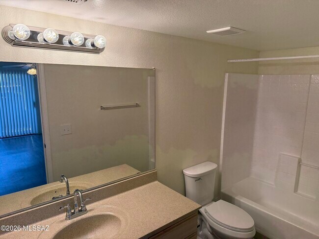 Building Photo - 5751 N Kolb Rd