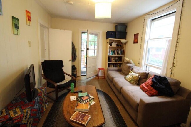 Building Photo - 1.0 bedroom in Somerville Massachusetts 02143