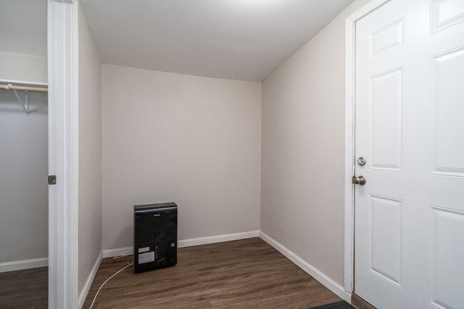 Building Photo - One Bedroom, One Bathroom Single Family Home