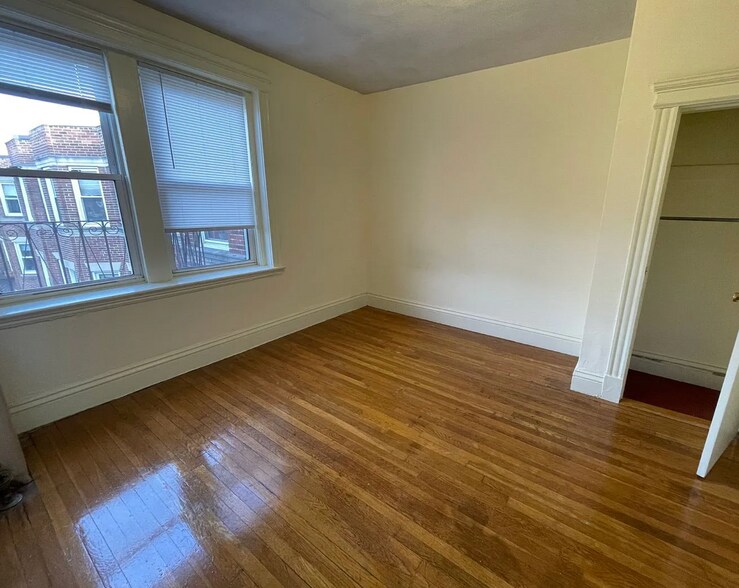 Building Photo - 102 Queensberry St