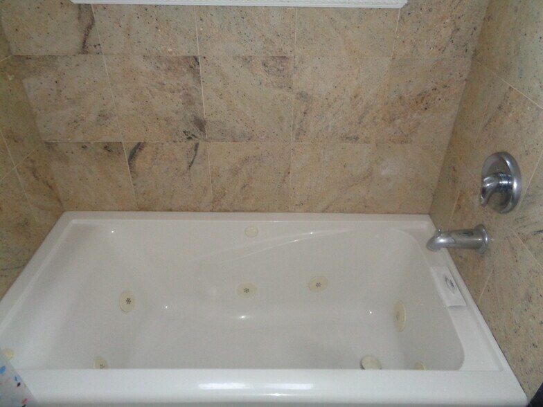 Building Photo - 3656 New Hampshire Ave NW