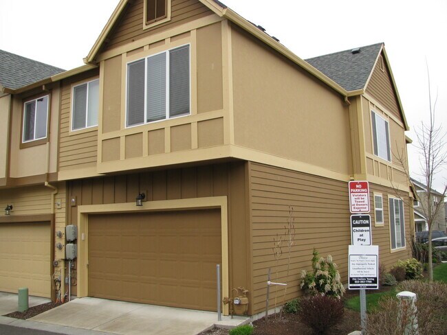 Building Photo - 1652 NW Shadow Hills Lane ~ Excellent Beth...
