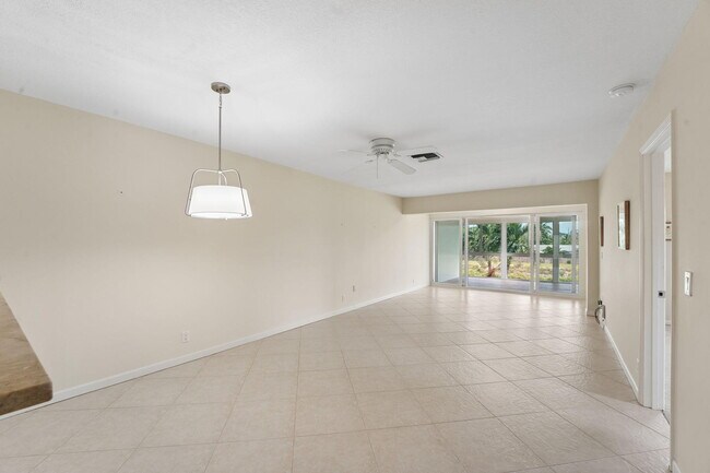 Building Photo - 1080 Mahogany Way