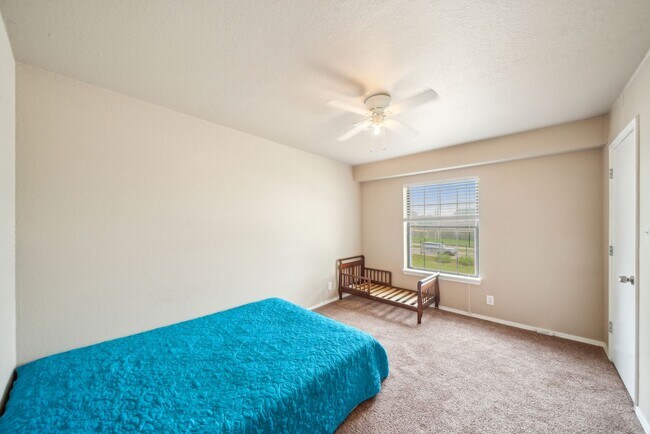 Building Photo - Cozy 2 Bedroom Condo located in the South Tulsa