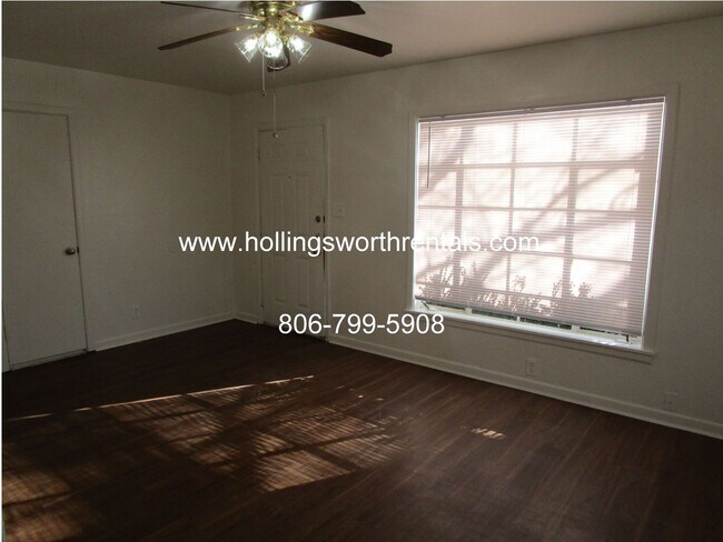 Building Photo - 3 Bedroom, 2 Baths, 2 living rooms with extra large Laundry Room House