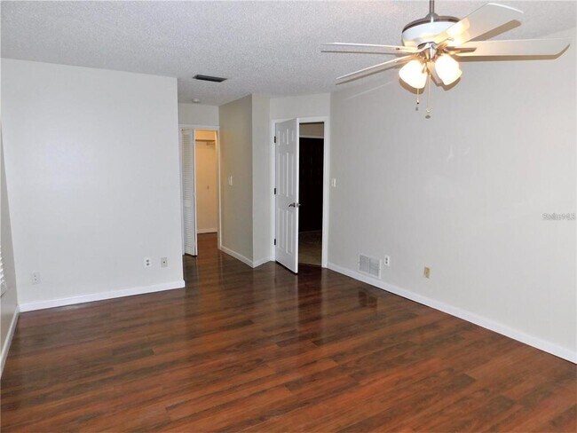 Building Photo - 23 Hickory Ln