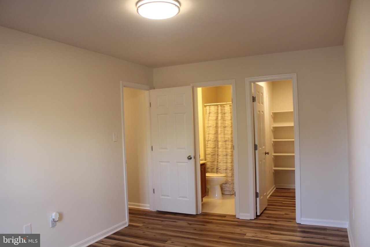 Building Photo - 9266 Chapman Oak Dr