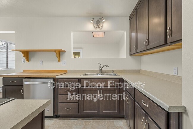 Building Photo - 834 S 72nd St