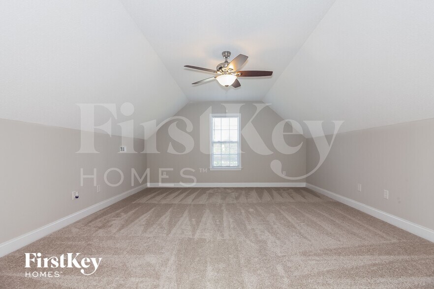 Building Photo - 5327 Oaktree Dr