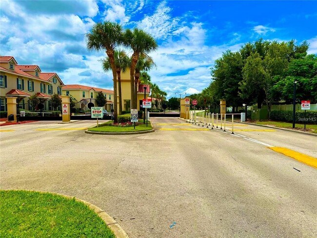 Building Photo - 3044 Camino Real Dr S