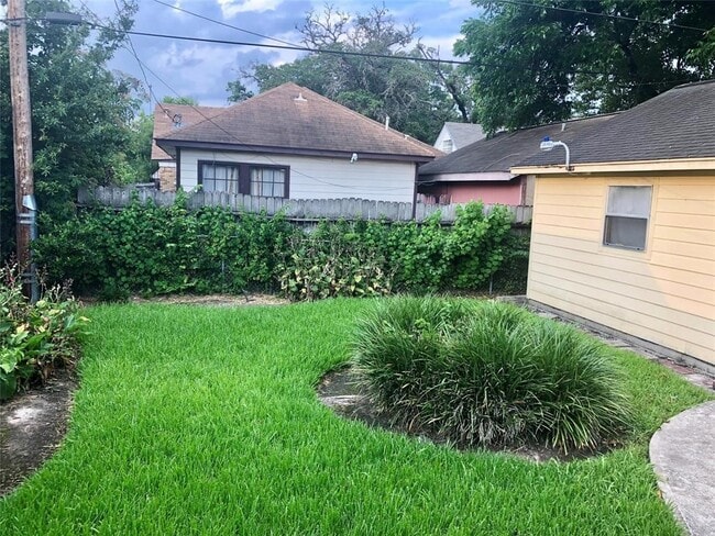 Building Photo - 2701 Barbee St