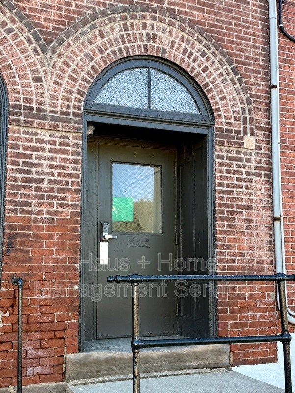 Building Photo - 906 Penn Ave