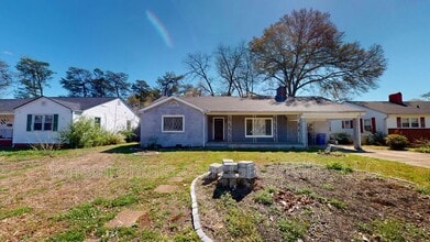 Building Photo - 111 Collins Ave