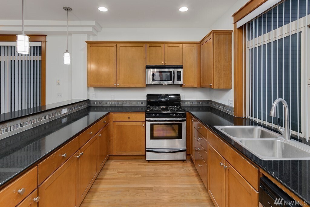 Building Photo - 4312 8th Ave NE