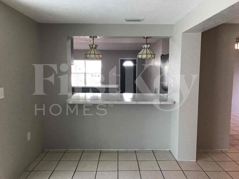 Building Photo - 6178 39th Ave N