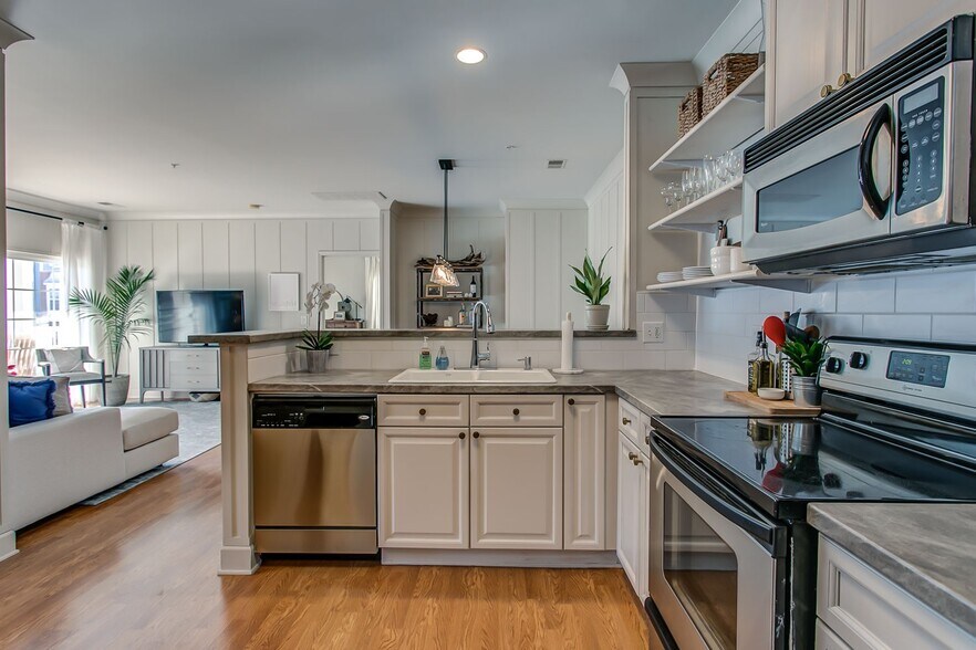 Building Photo - 7230 Althorp Way