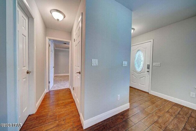 Building Photo - 350 Greenwood Cir