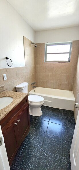 Building Photo - 5317 NW 18th Ct