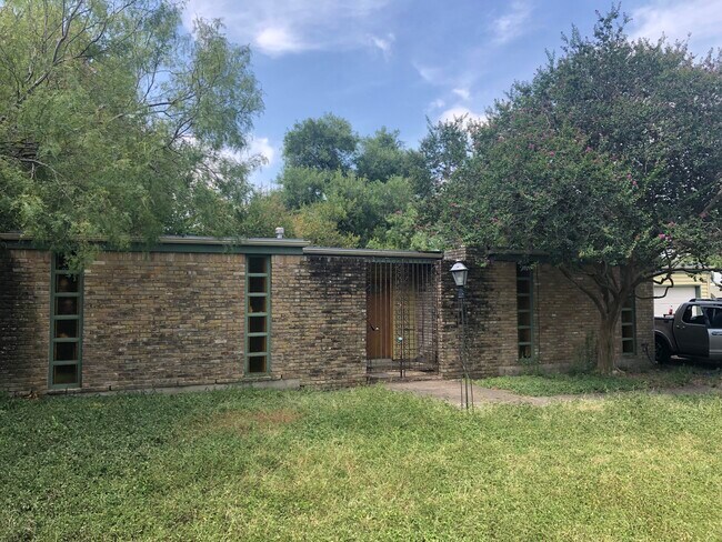 Primary Photo - 5570 Aspen Valley St