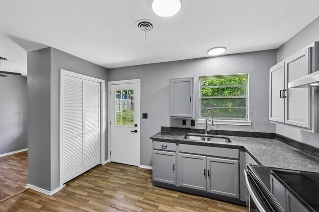 Building Photo - 7940 Chaparral Dr