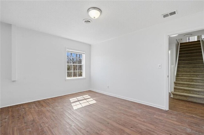 Building Photo - 1460 Hillcrest Dr