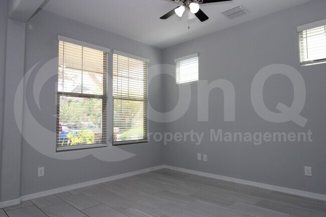 Building Photo - 2092 E Lantana Dr