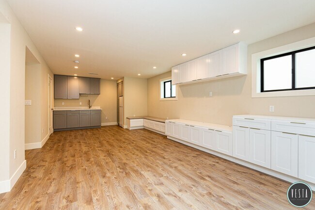 Building Photo - Exceptional Mid-Century 3BR Home in One of San Francisco's Hidden Gems