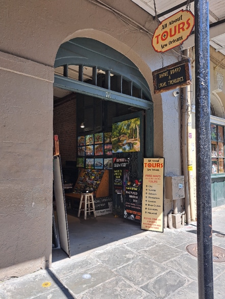 Primary Photo - 711 Royal St