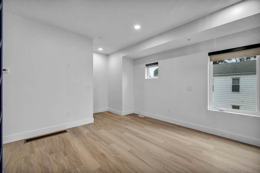 Building Photo - 1831 Brevier Ave