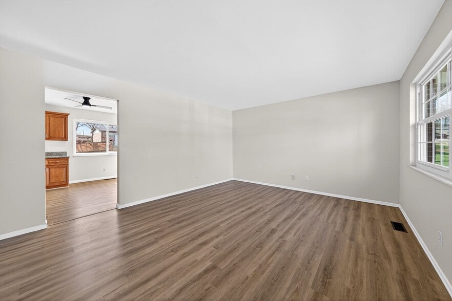 Building Photo - 3253 Greenbridge Dr