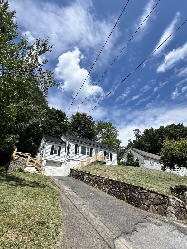 Building Photo - 1219 East Dr