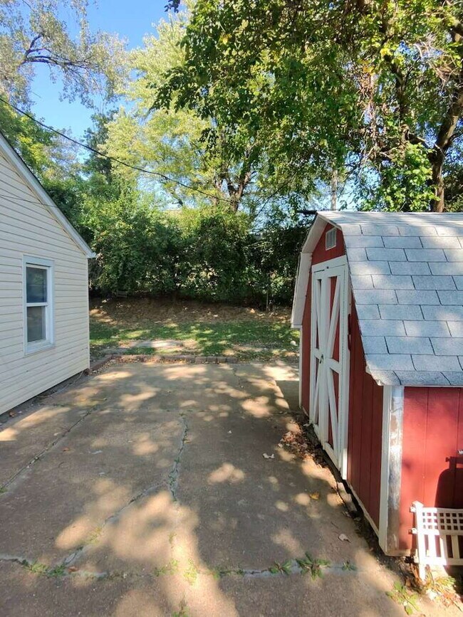 Building Photo - Freshly Updated Florissant Rental – Perfect for Families!